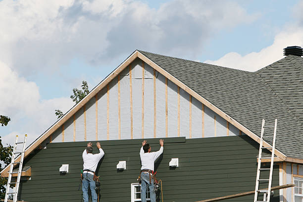 Professional Siding technician working in Rocky River, OH